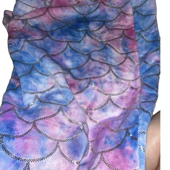 Mermaid Tail Blankets Glittering Wearable Cute Cozy Soft Flannel Rainbow - Picture 7 of 8
